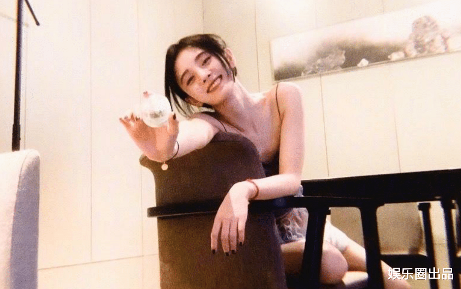 鞠婧祎|鞠婧祎晒居家生活照，居家状态引起热议，清纯女神人设崩塌了