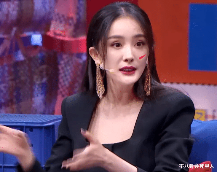 杨幂|杨幂新造型显疲态，漂染红发似发廊妹，脖颈青筋与凹陷脸颊却难遮