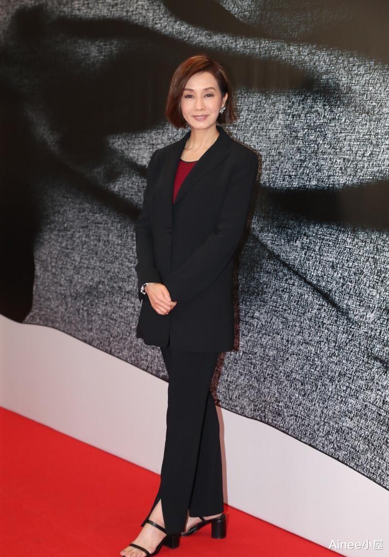Ainee小屋 毛舜筠真不像61岁的人,穿睡衣风西装优雅知性,这气质真迷人