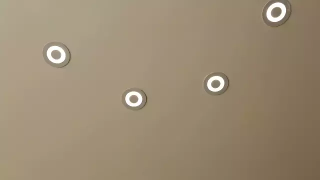 设计师|为报老人滴水之恩，北漂小伙爆改28平垃圾房，变阳光养老别墅