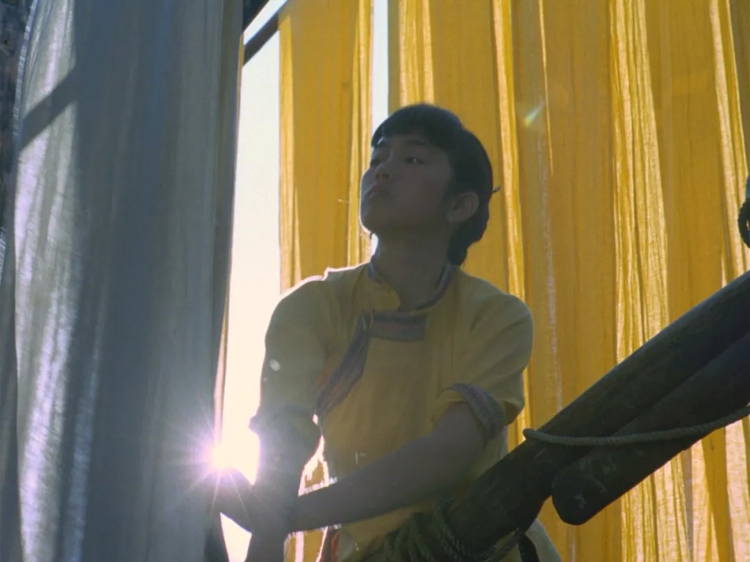 toni雌和尚的时尚经 拍一部戏就能get一个新技能的巩俐，这次学会了开枪