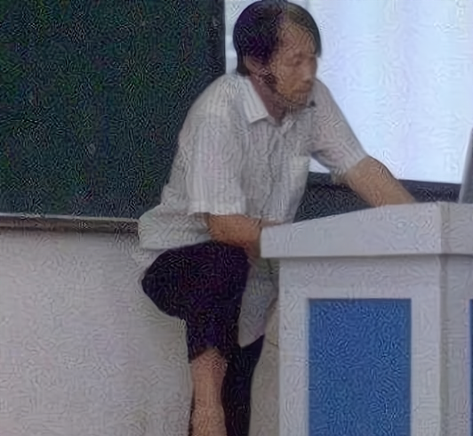 雪落无尘谈|大学老师因衣品走红，学生表示十分欣赏，原来优雅是不分年龄的
