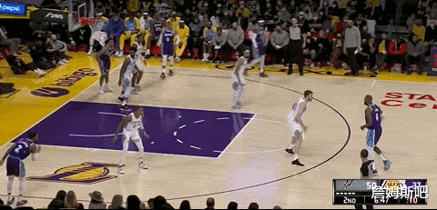 勒布朗·詹姆斯|湖人4連敗，輸給馬刺28分！詹姆斯一打五！替補(bǔ)球員得分16比57