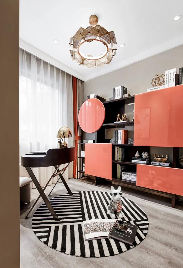 130㎡现代轻奢，大理石与金属质感，加上橙色的软装，华丽高档