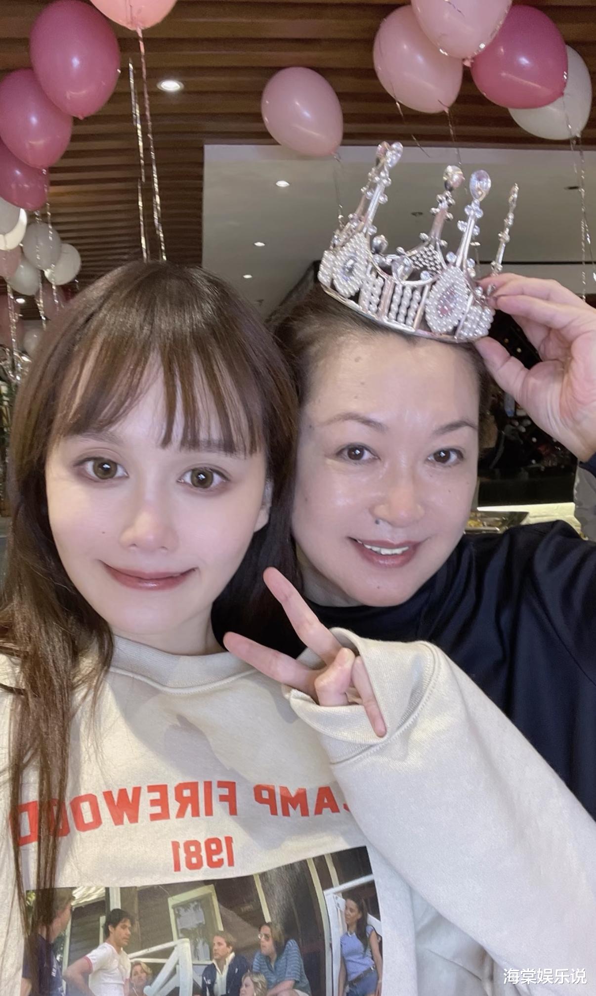 赵本山|赵本山10月29日为妻子庆生，满头白发却超浪漫，儿子女儿变化很大