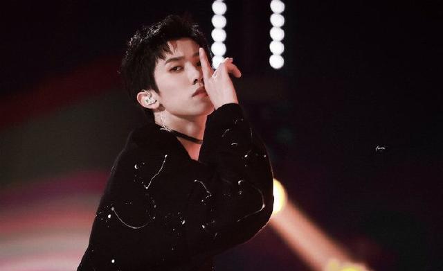 小菲菲 林墨看到工作人员摔倒，自己在一旁大笑，你怎么看？