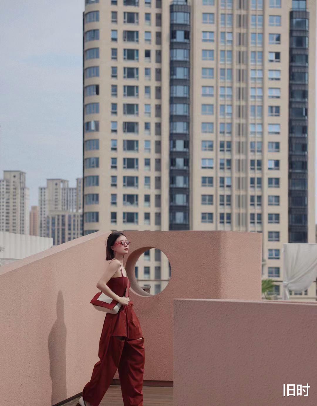 穿衣搭配|夏天学时尚博主穿橘红，超有气质