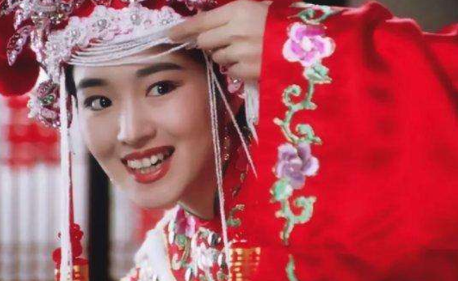 巩俐|原本她才是“秋香”的第一人选，因片酬太低拒演，意外成就了巩俐