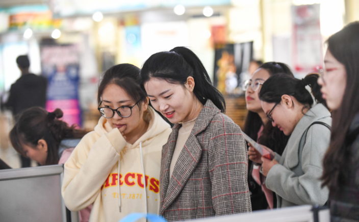 高校|“大厂”年终奖被爆，应届生难以置信，网友直言学习成绩限制了我