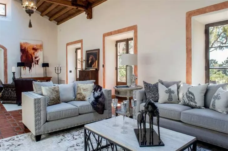 江疏影|90岁老帅锅克林特.伊斯特伍德975万美元豪宅，到底长什么样？