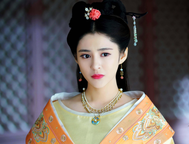 李心艾|李心艾，曾是周杰伦最美女主，现在她的身材和早前的她，胖若两人