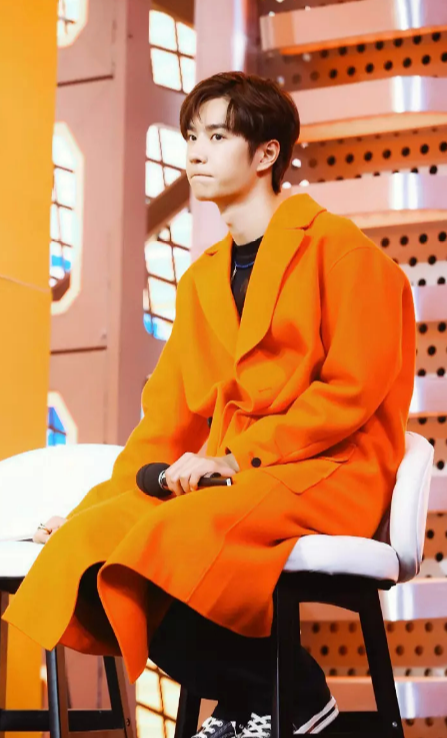 鞋子|NIKE风波后,曝王一博疑似又穿它家鞋拍广告,网友:国货错付