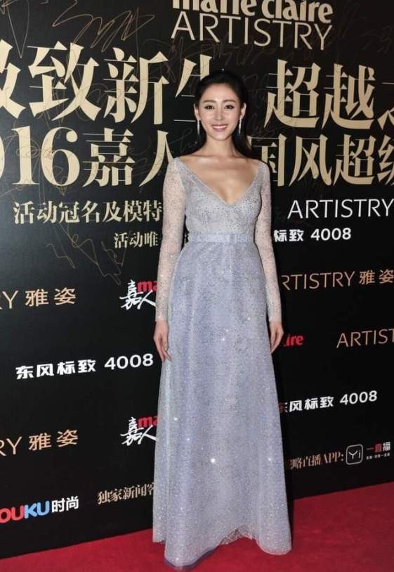 何有强|目测张天爱“胖”了？但穿连衣裙显瘦曲线又美，微胖身材才是yyds