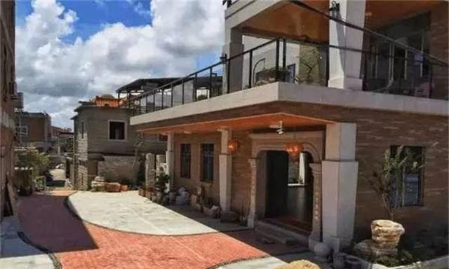 |江西一海归，回乡花120万建豪华别墅，路人都忍不住拿手机来拍照