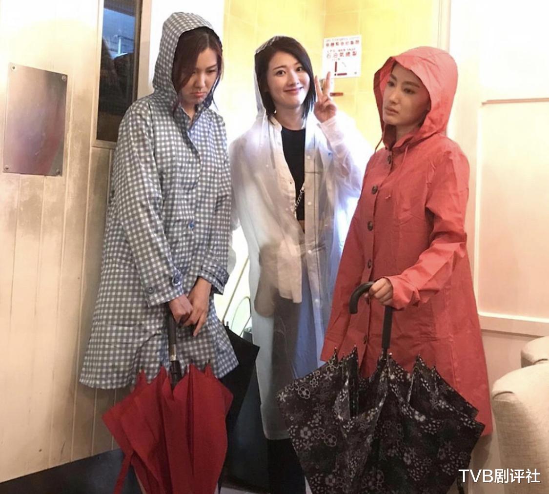 邓佩仪|邓佩仪回加拿大请教钟嘉欣？同是台庆剧口碑却相差甚远