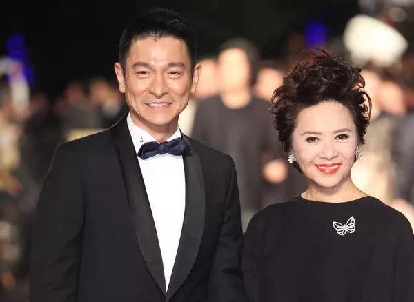 刘德华|刘德华：跪拜5人让他40年屹立不倒，成央视唯一关注的艺人