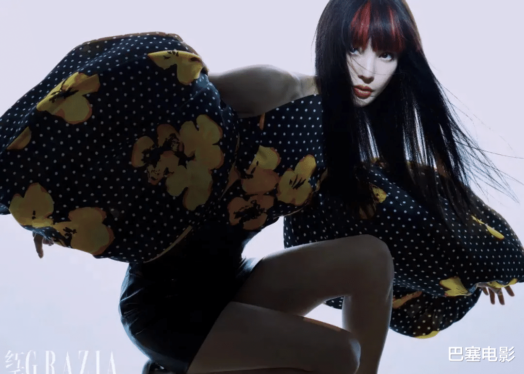 杨幂|2021最后一天，我把最辣眼的明星封面都找来了，可以笑到过年了