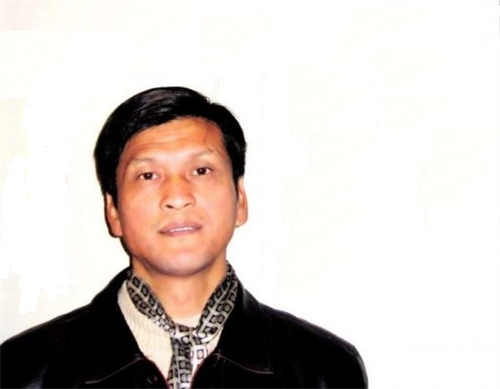高才生杀人逃亡浙江,竟成了当地知名作家,却因一个烟头露馅被捕
