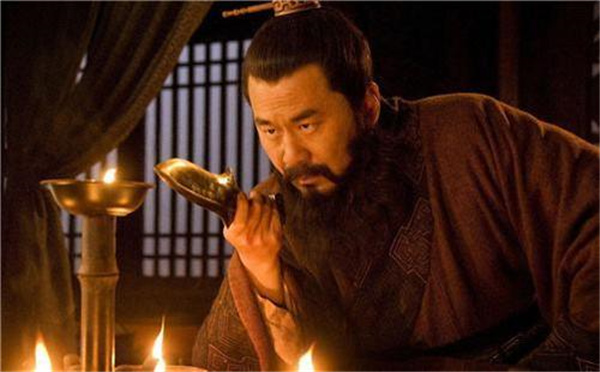 朱元璋|朱元璋批奏折到深夜，宫女端来一碗热粥，朱元璋：粥留下，人斩了