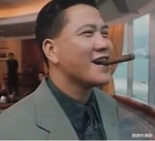 万梓良|排场十足！63岁香港知名艺人内地登台像巨星，被粉丝踩鞋秒变黑脸