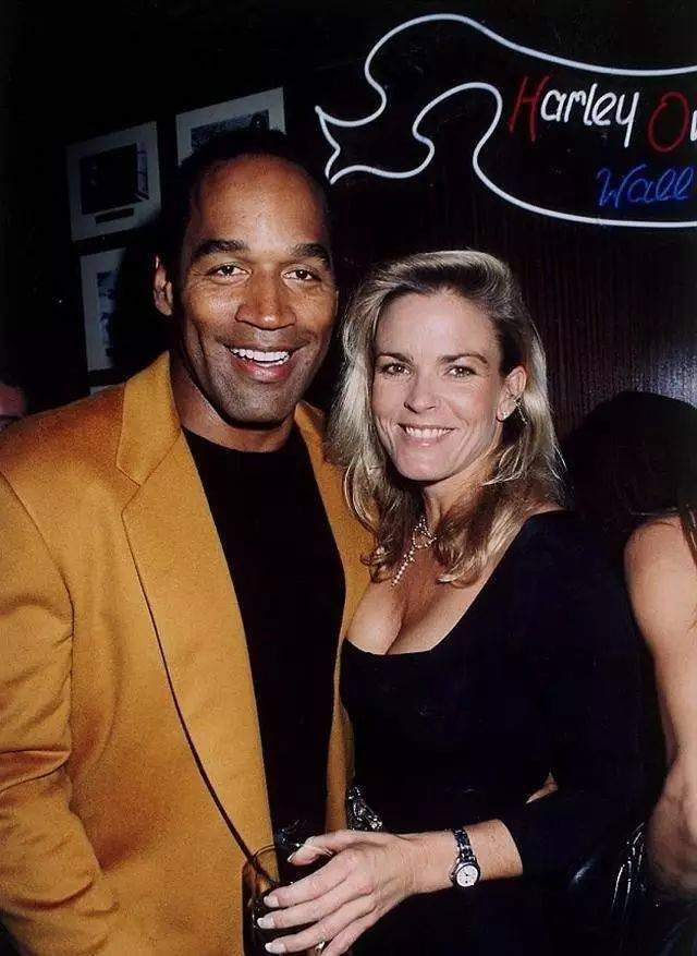 玛格丽特|偷窥前妻与男友亲热,女方身中7刀惨死,美国巨星辛普森有多可怕