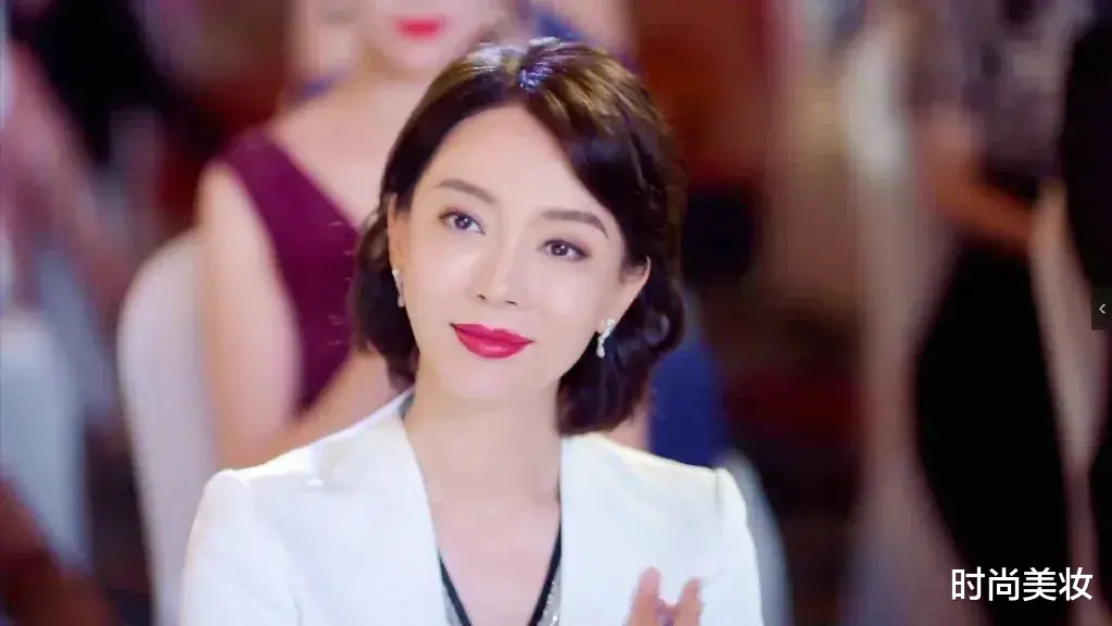 时尚美妆|冻龄女神陈数自创\"洗脸术\",每天10分钟水嫩嫩,网友:效果太好了