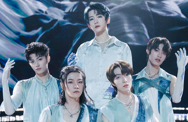 周柯宇|创4周柯宇刘宇同框，镜头放大一看，这身高差是认真的吗？