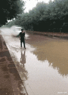 “我从泥里抓了只罕见巨蟹,被夹住就惨了”