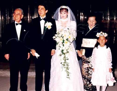 安倍晋三|一物降一物！安倍昭惠不生孩子，无视婆婆，安倍晋三却拿她没办法