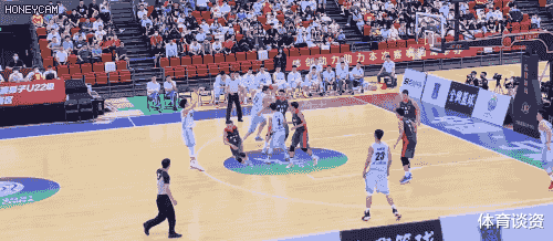 广东男篮|82分惨案!广东揭幕战太残暴,徐杰小胡45分还没发力,赵睿负责搬水
