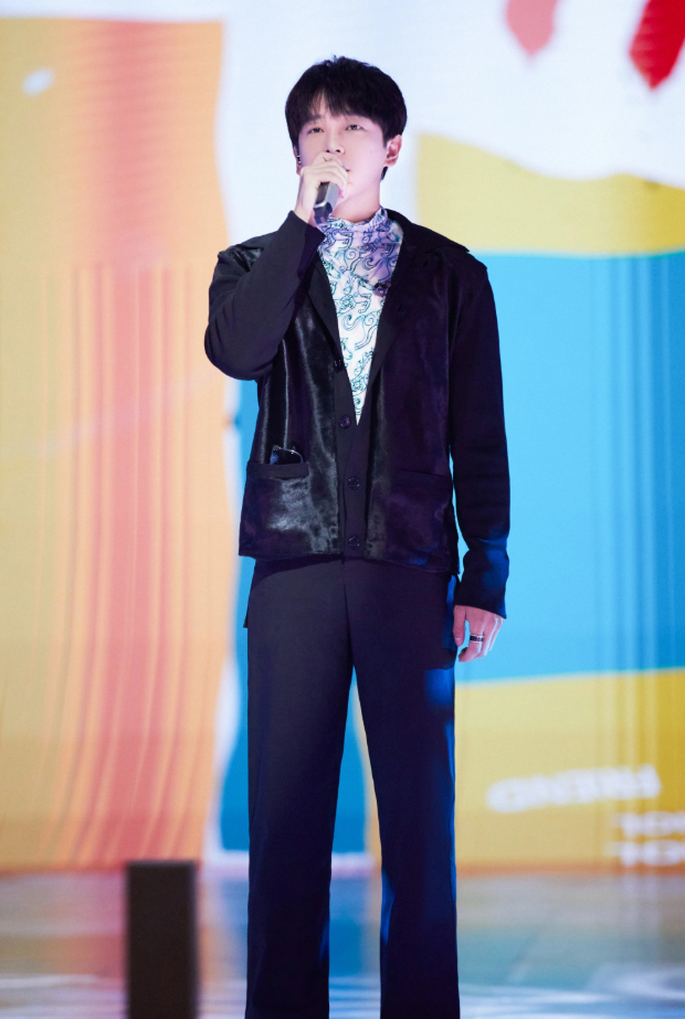 大时尚大观点|彭昱畅瘦回颜值巅峰，五官轮廓明显，帅上热搜榜