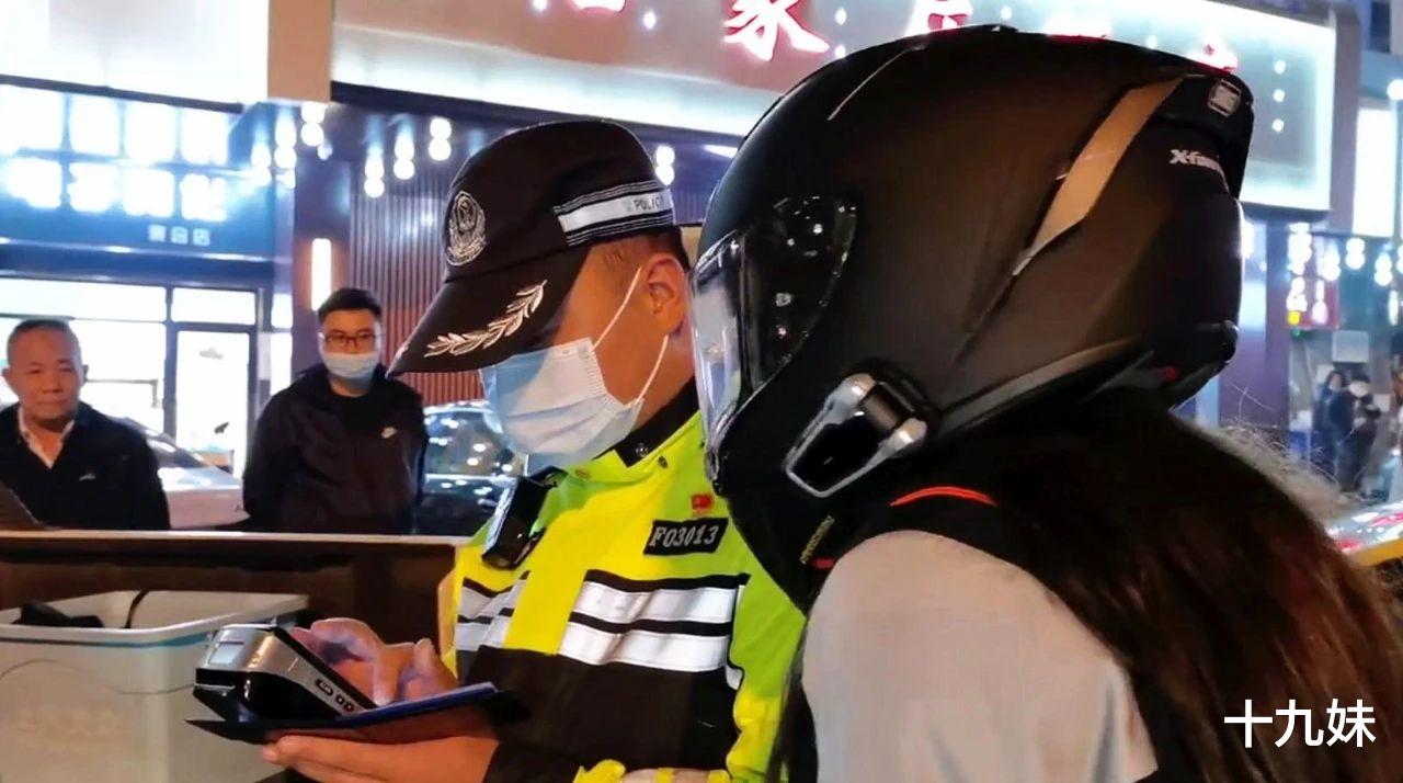 女骑士的最后一秀,拉风女子骑价值十多万摩托车狂飙,下一秒悲剧