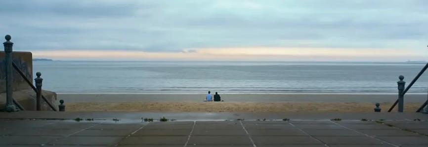 24小时的爱|13天拿下4个亿的票房，这部满是游戏梗的电影火了