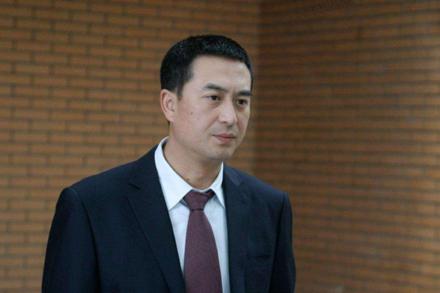 张嘉益|和富豪老公离婚后，她携24亿嫁给二婚张嘉译，51岁被宠成公主