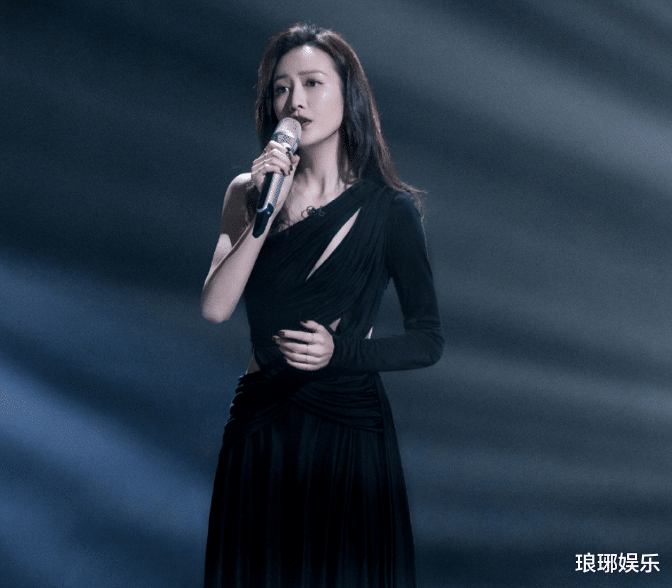 王鸥|王鸥身材到底如何，当她躺在地板时，和其他姐姐的差距我没看错？