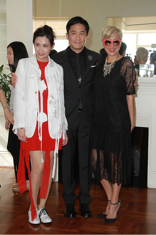 邱淑贞|邱淑贞真是没怎么变，即使年纪大了也有少女感，穿白衣配红裙真嫩