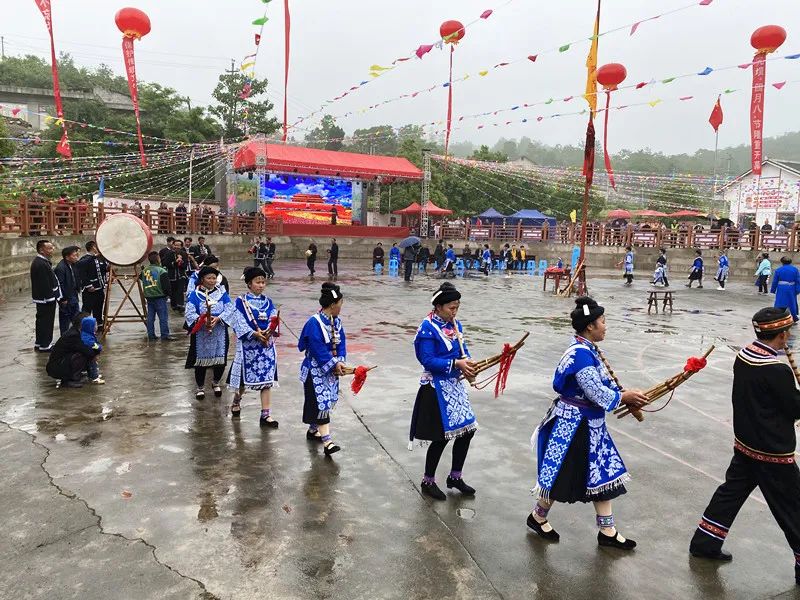 氡泉息烽 “四月八”：息烽苗族同胞庆节日话党恩
