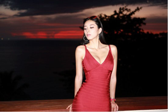 艾尚真|她是公认的“中国黄金身材”，颜值甜到犯规，如今33岁美得不像话 ！