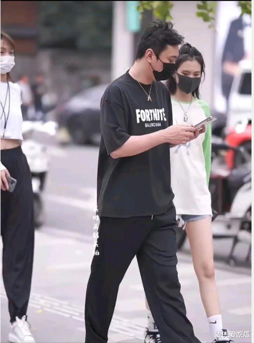 阿Sa|王思聪新女友曝光？十指紧扣出酒吧，女方身材壮实遭吐槽