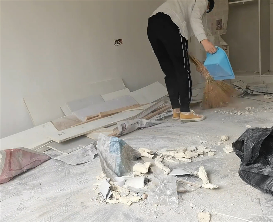 |29岁姑娘，瞒着父母买一套“老破小”自己装修，网友：也是绝了