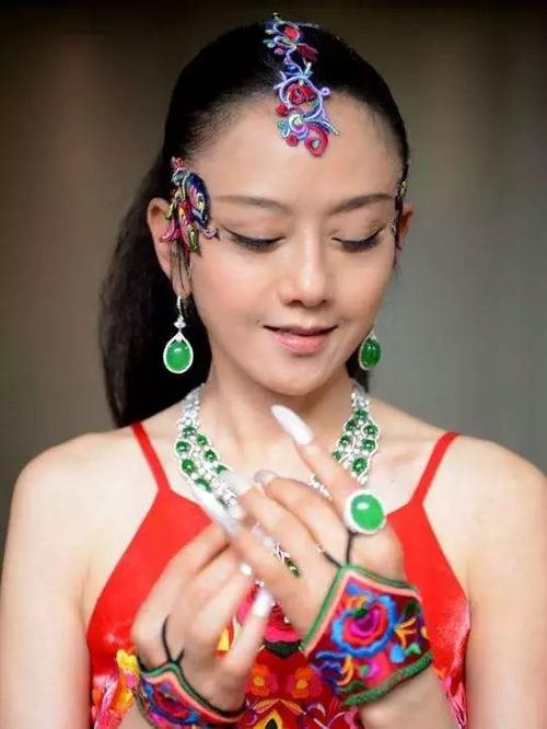 翡翠|世界价值连城的翡翠，绝代风华排名第3，却在一个民间收藏家手里！