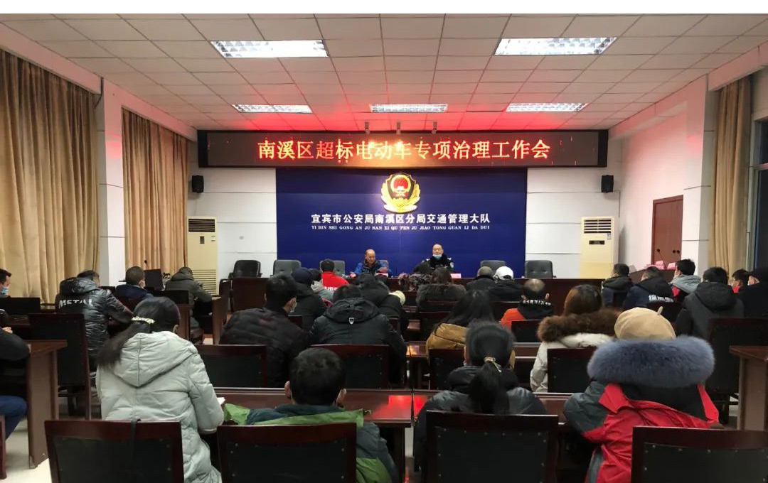 闪开来电智能充电站 如果电动车要考驾照，你是选择换车还是考证？