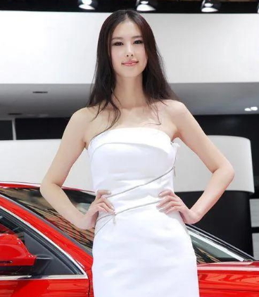 翟凌|车模兽兽曾与男篮国手恋爱,如今退出娱乐圈结婚生子,成贤妻良母