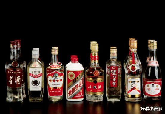 |为何爱喝酒的行家,总会在桌上放一杯“白开水”?原来酒是这样喝