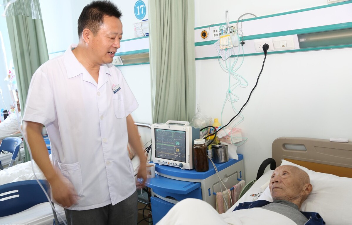 何药师健康科普 2个中成药，疏风散寒、燥湿化痰、止咳平喘，从根上改善老年肺病