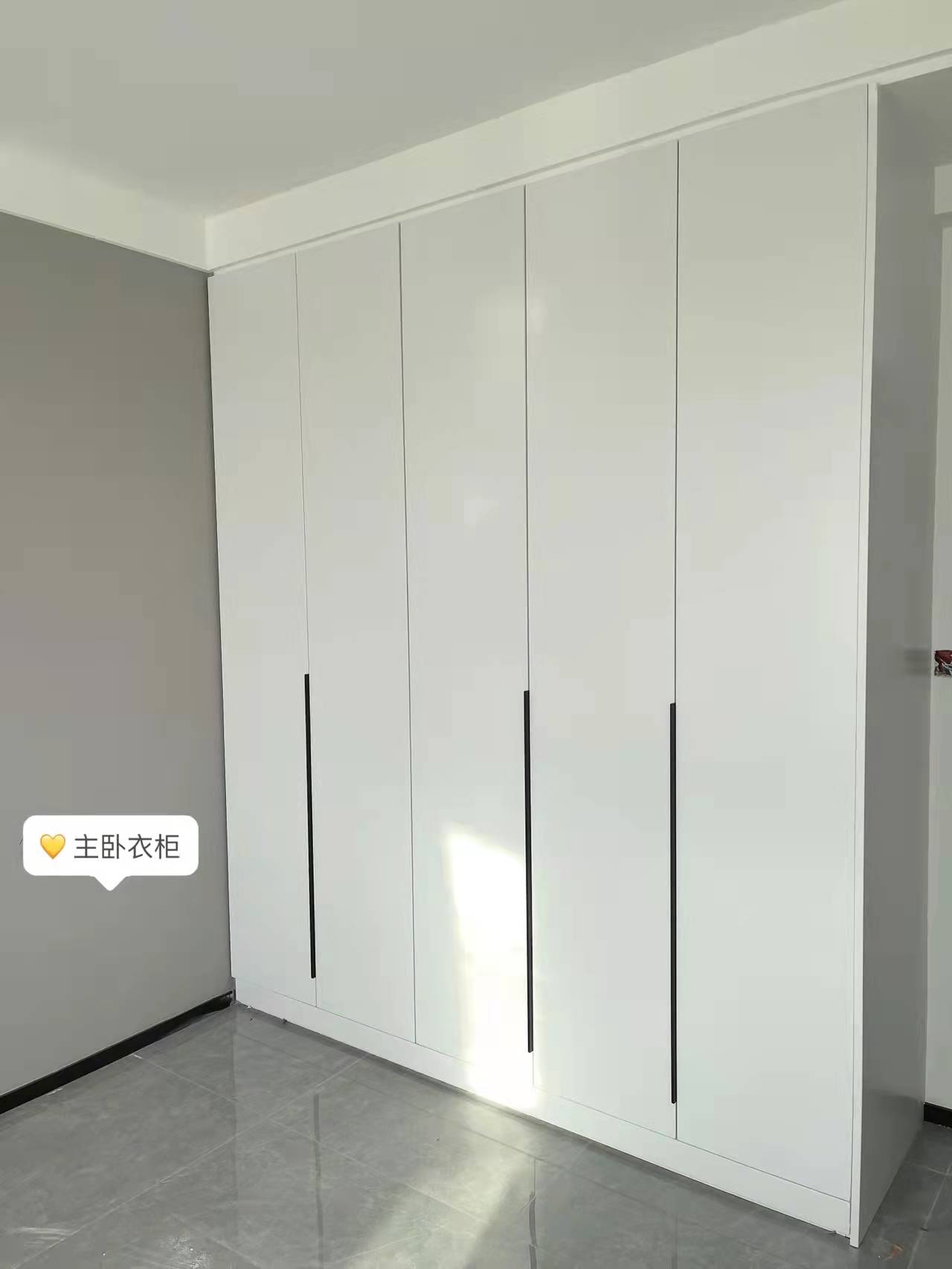 2022年融美观性和实用性于一体的11款衣柜结构布局