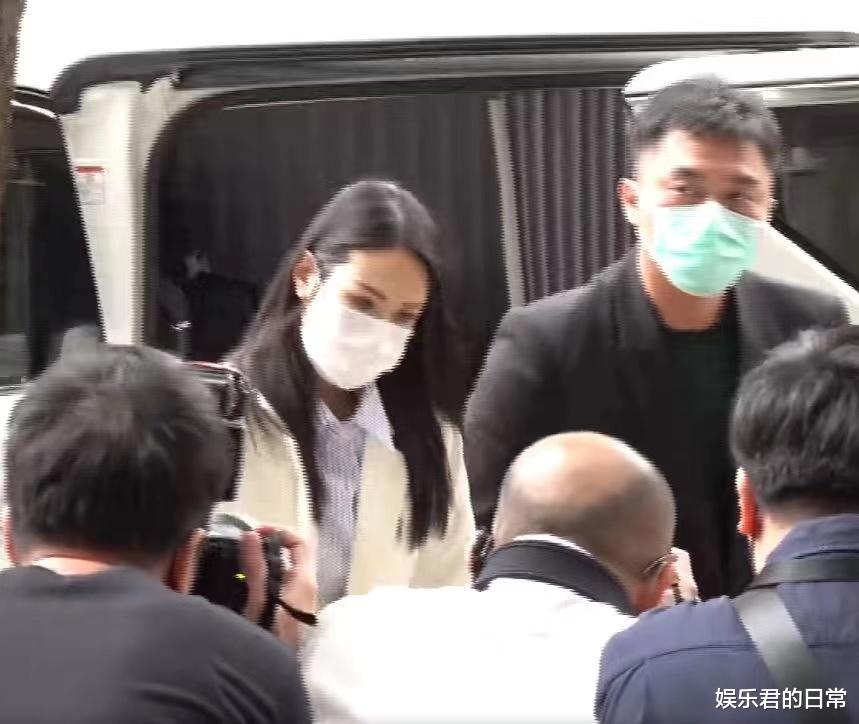 40岁港星不当驾驶被判刑监禁!女友当场哭崩,法官直指其咎由自取