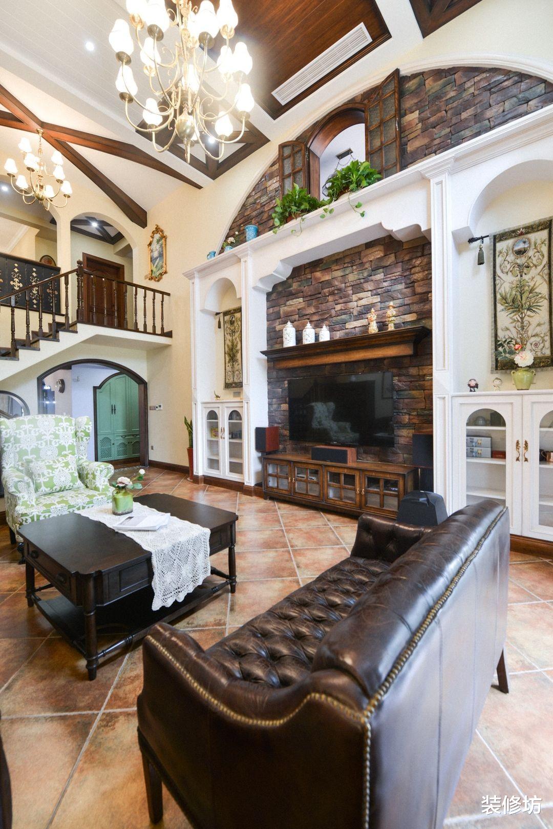 装修坊|美式乡村风的设计，楼梯都特别用心，每一步都是不同的风景