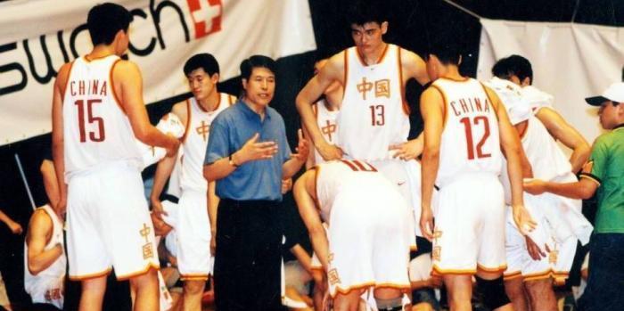 辽宁男篮|姚明不满辽篮夺冠？携郭士强观战，安慰败将杜锋，无视恩师蒋兴权