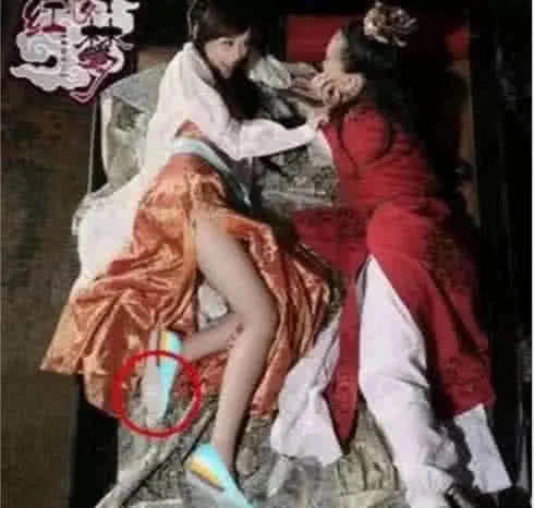 妲己|笑掉大牙的穿帮镜头，妲己还穿连体袜，不得不佩服导演的脑洞